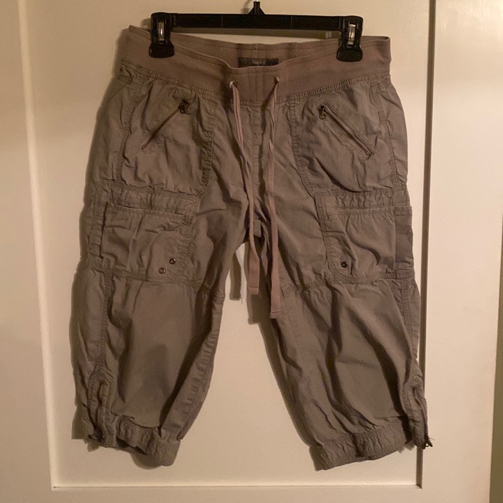 apt 9 Capris with no flaws!